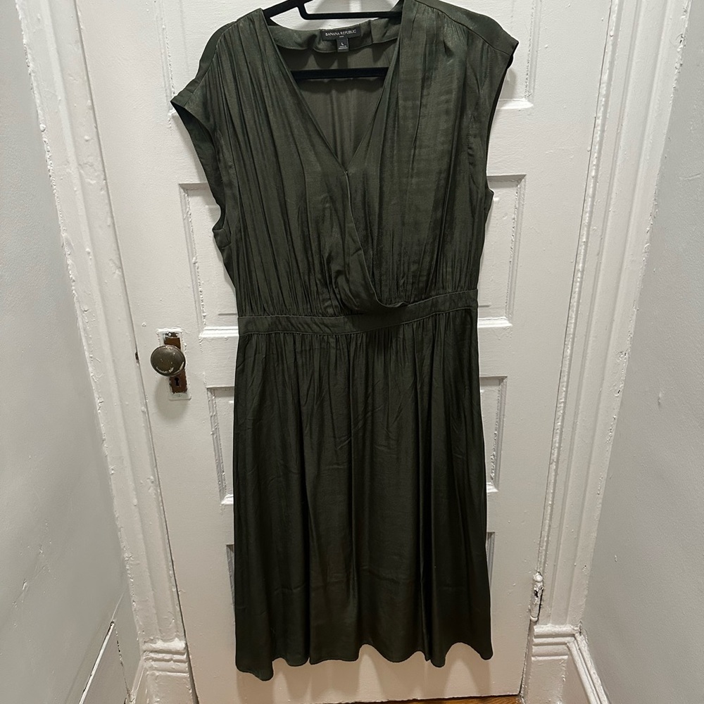 NWOT- Banana Republic Factory Green Silky Midi Dress